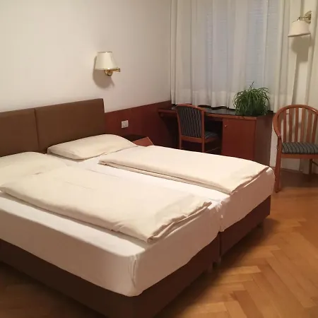 Adria Hotel 3*